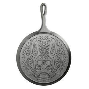 Litinová pánev na palačinky Lodge 26 cm - Xolo Sugar Skull - Supergrily.cz