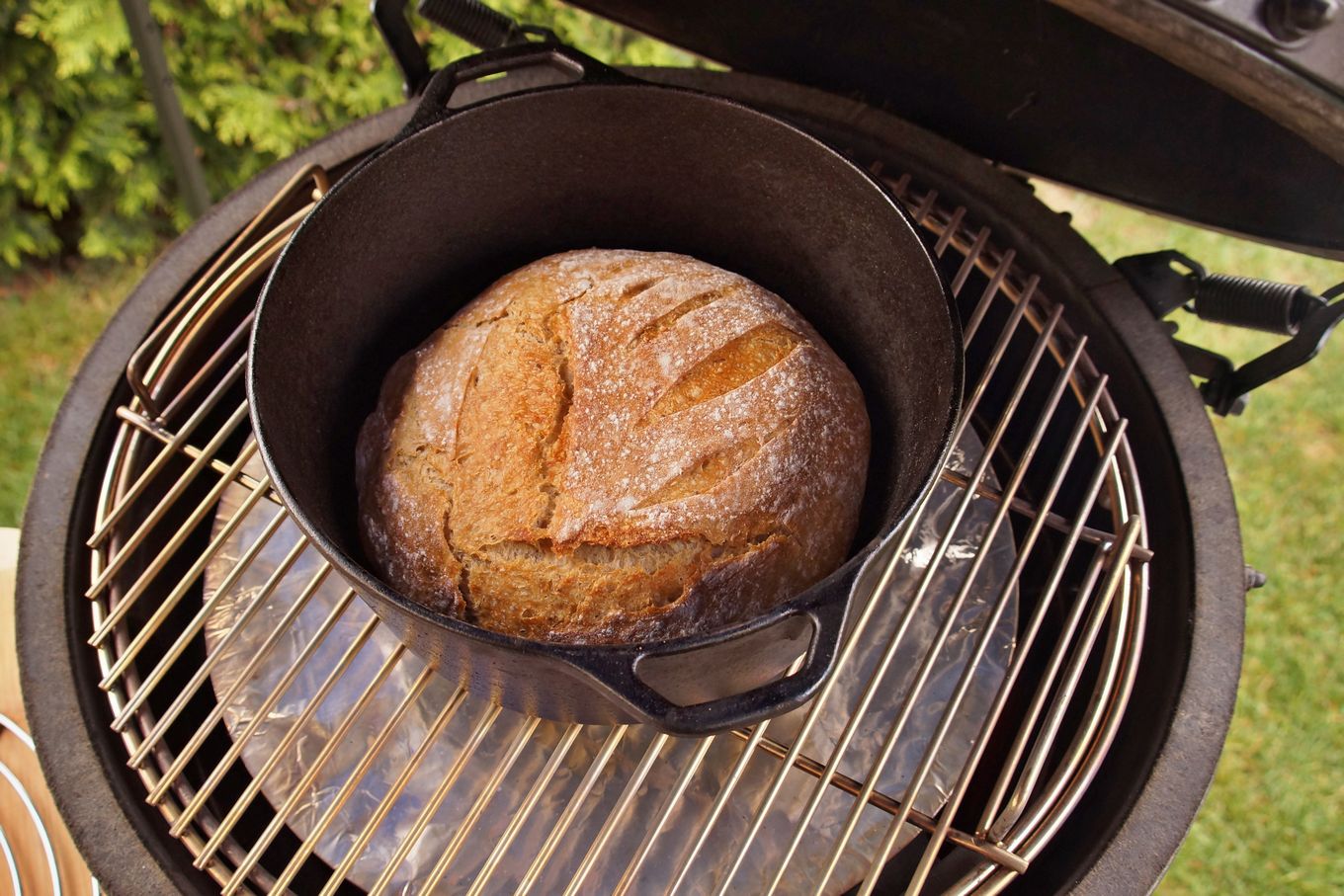 chleba v litinovém hrnci Ldge